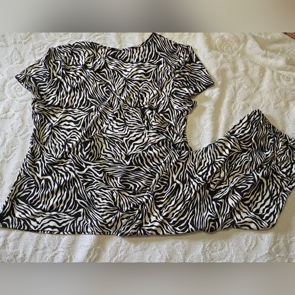🌟7/25$ Linea Donatella Zebra Patterned Lounge Set - Picture 6 of 6